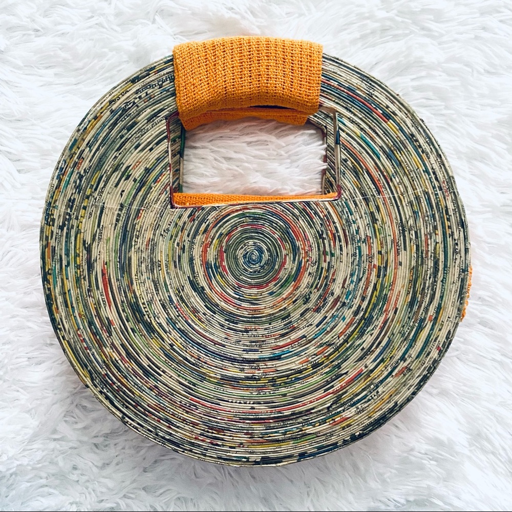 New! RARE ✨ Hand-woven Recycled Paper Handbag - Picture 4 of 9